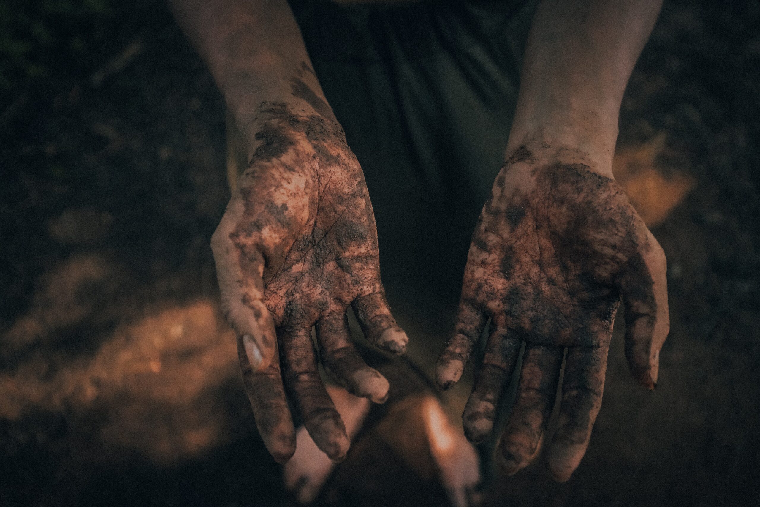 Hands in dirt (Credit Chris Yang)